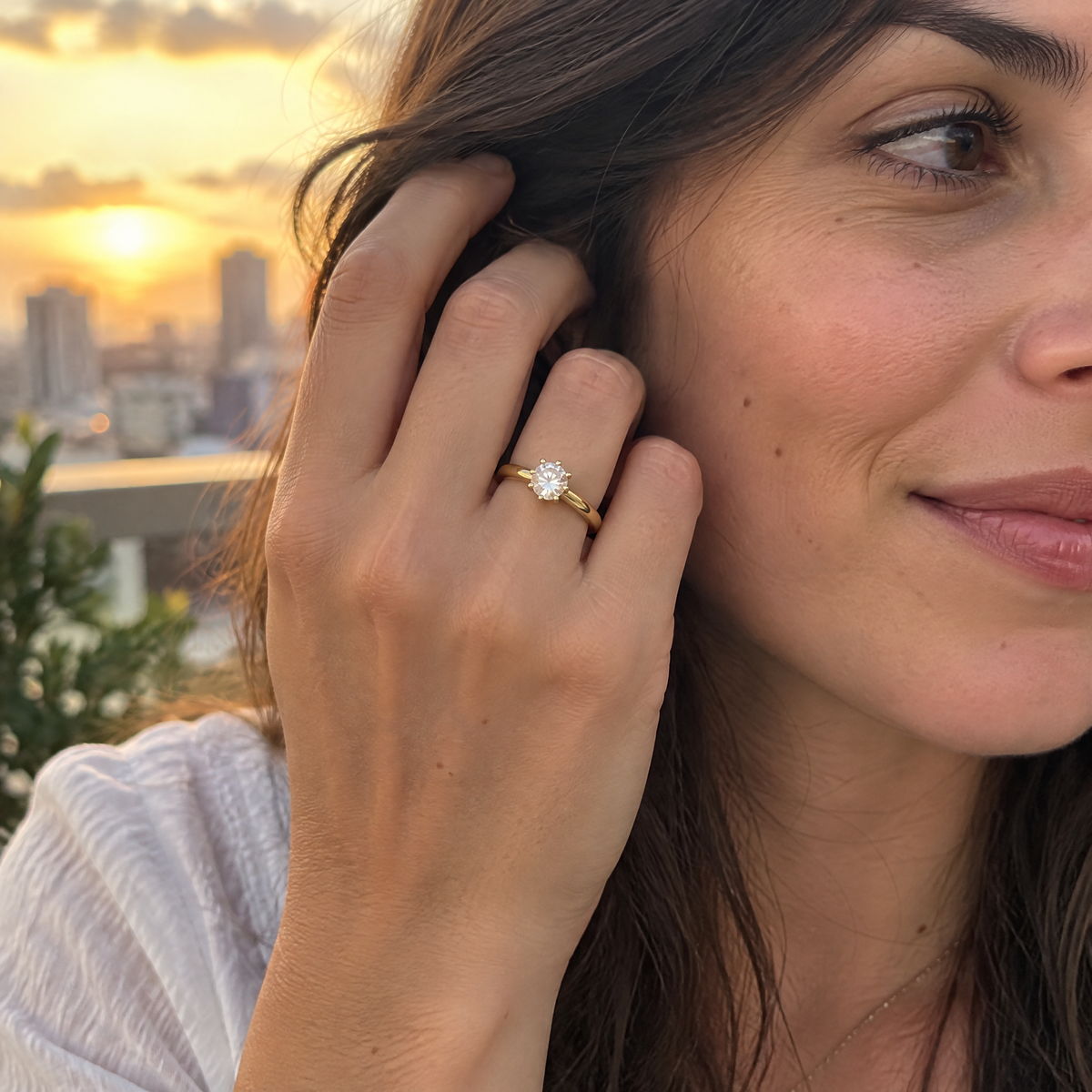 טבעת גולדפילד משובצת זרקונים לבנים · 6 מ״מ · דגם 0007, מבט מזווית נוספת | טבעות
