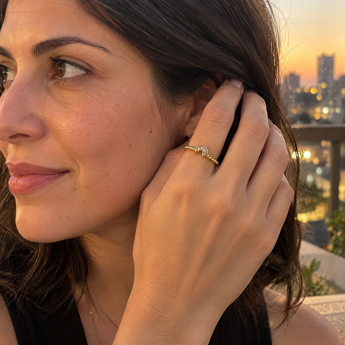 טבעת גולדפילד משובצת זרקונים לבנים · 7 מ״מ · דגם 0004, מבט מזווית נוספת | טבעות