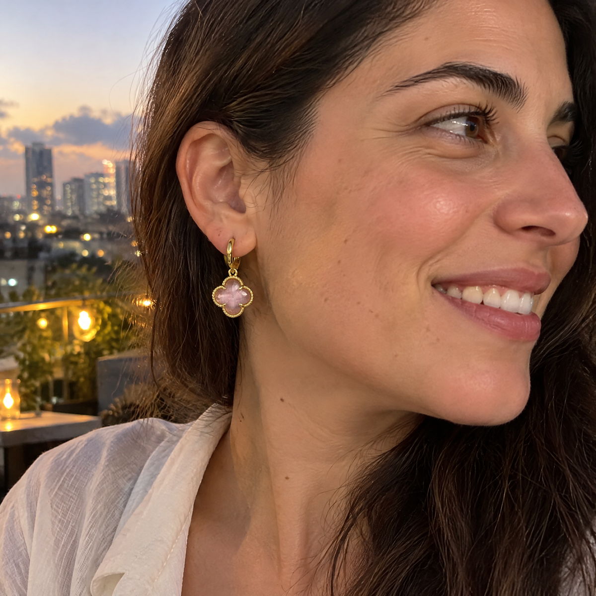 עגילי גולדפילד עם אבנים ורודות · 16 מ״מ, מבט מזווית נוספת | עגילים