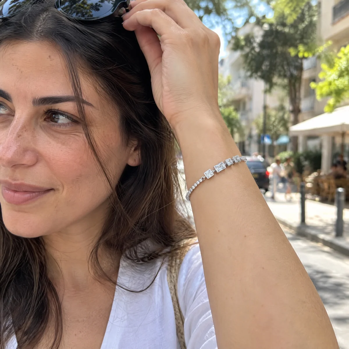 צמיד טניס עם שלוש אבני בגט · כסף 925 · זירקון AAA, מבט מזווית נוספת | צמידי כסף 925